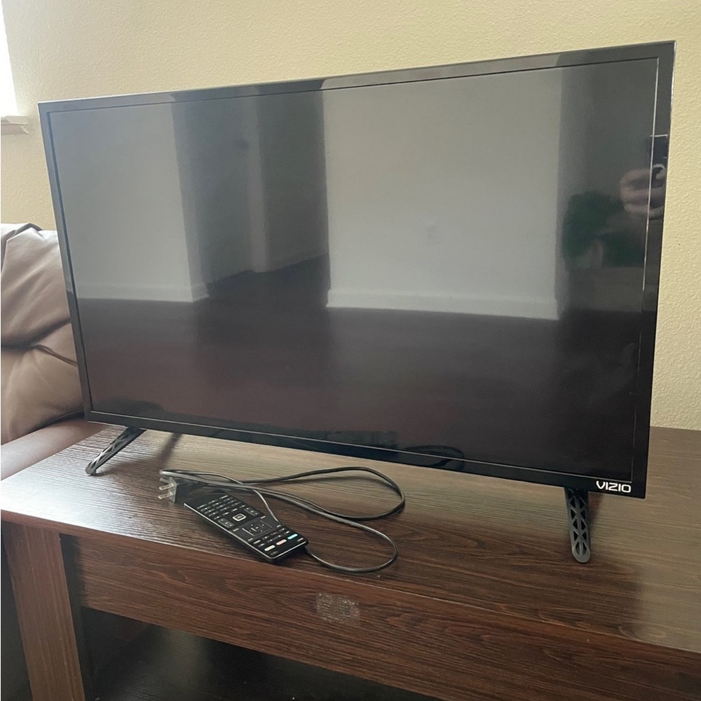 32” Vizio ROKU Smart TV New